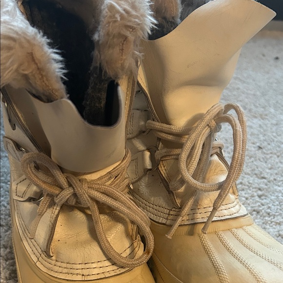 Sorel Cream and Tan Fur-Lined Boots - Picture 8 of 10